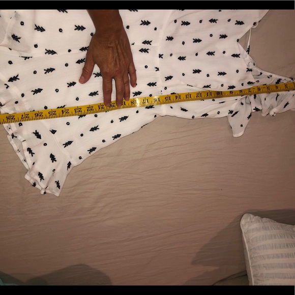 Lush Romper, brand new w/tags, size small - Picture 4 of 7